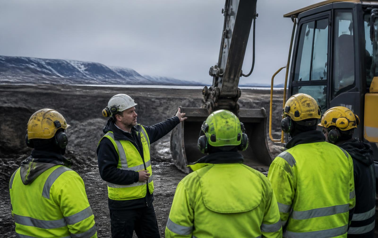 Öryggisfræðsla við vinnuvél á íslenskum vinnustað